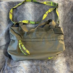 Nike Sportswear Essentials Tote Beige Bag Euc