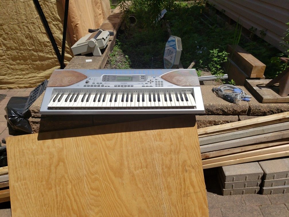 Casio Electric Keyboard