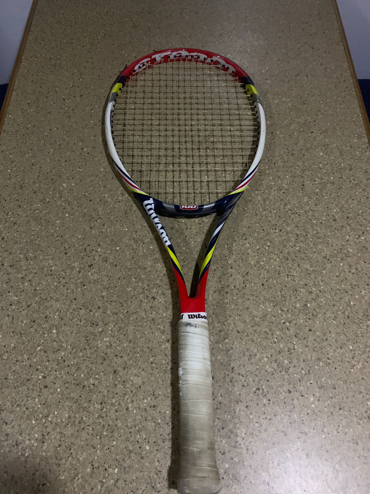 Wilson BLX 100 tennis racket