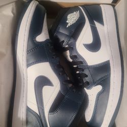 Jordan 1 Mid Armory Navy Size 9m,  9.5m