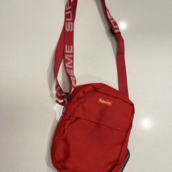 Supreme One Strap Bag (check out my page🔥) 