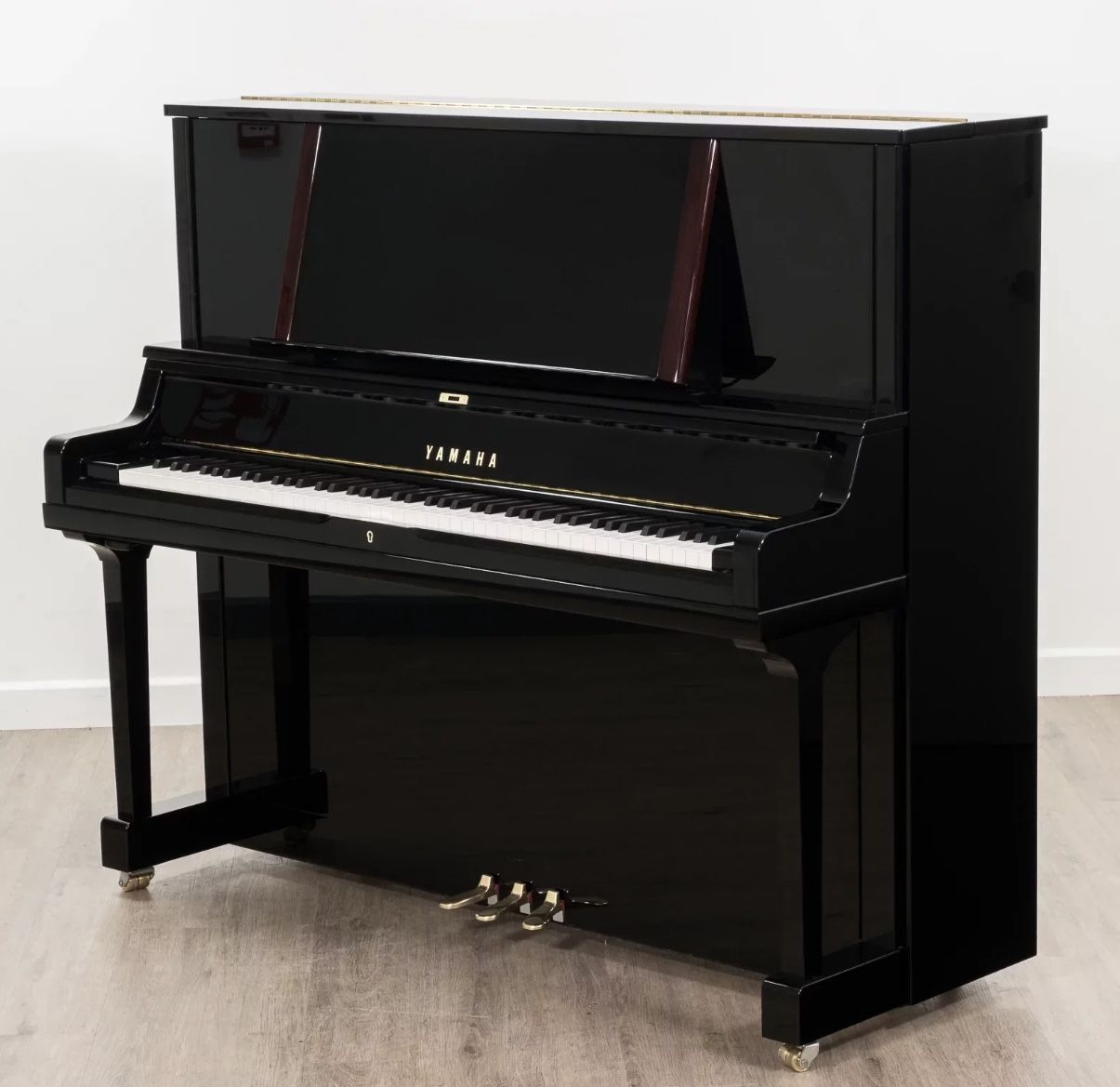 1997 Yamaha UX300 Piano. FREE 5 YEAR WARRANTY.