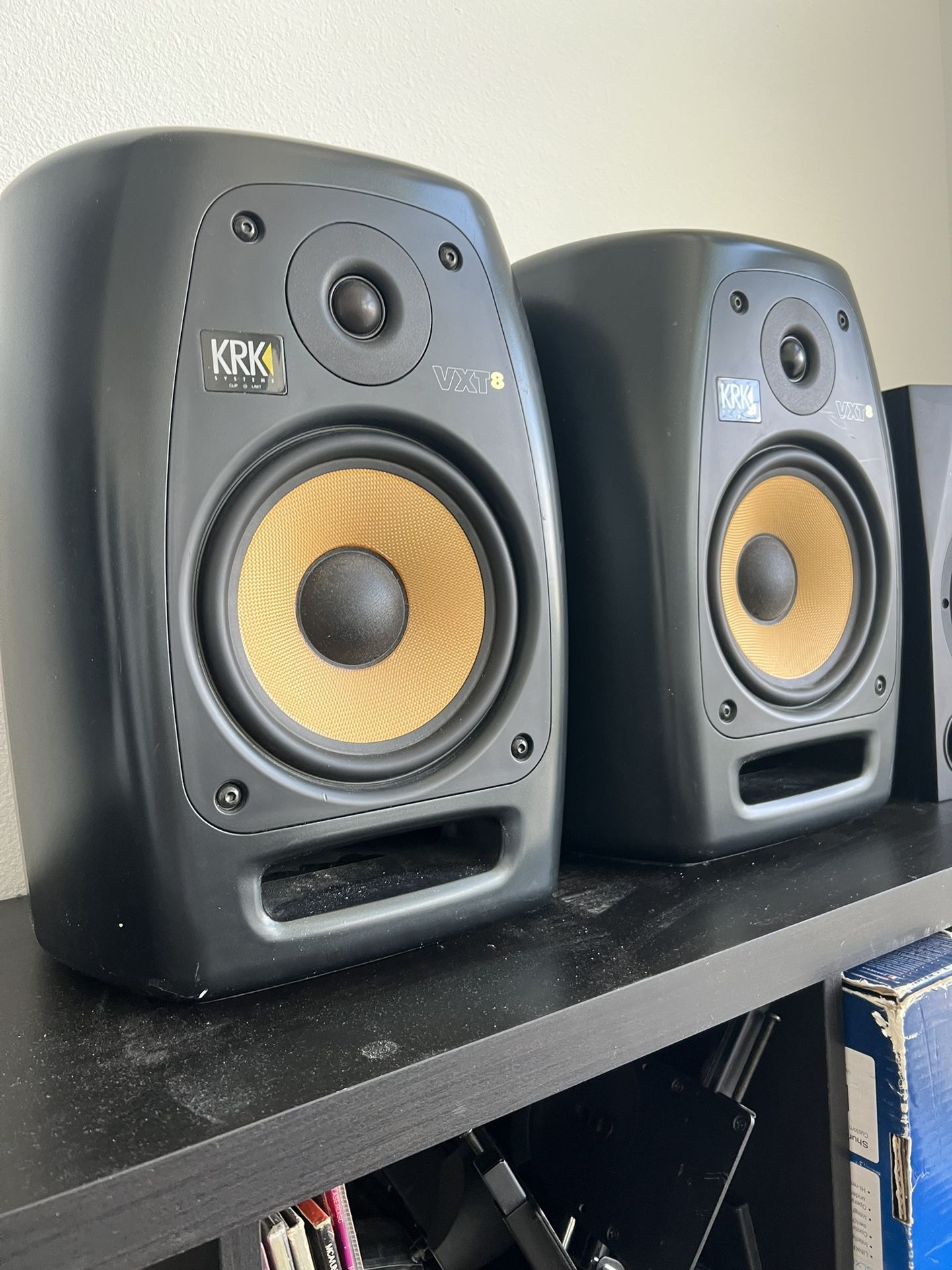 KRK VXT8 Active Studio Monitors - Excellent Condition with Buzz-Free Audio Performance!