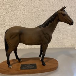 Rare Connoisseur By Beswick England  Psalm Junior European Championship 1968  Horse Sculpture Standing On Platform   12” tall , the base length is 12”