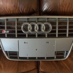 2010 Audi S5 OEM Grille. B8 Model