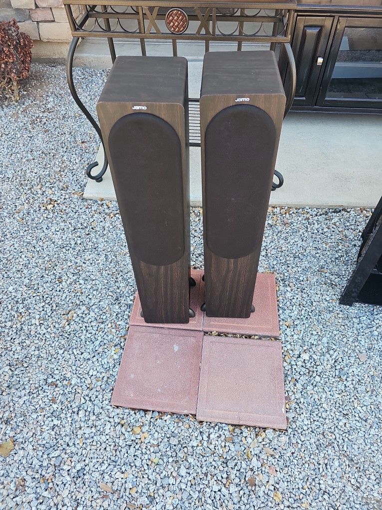 JAMO S426 TOWER SPEAKERS