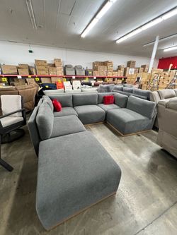 Henredon Murphy Fabric Modular Sectional With Ottoman