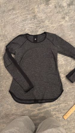 Lululemon Runder Under Long Sleeve Shirt Reversible Women 8 / 10 Black Gray Top