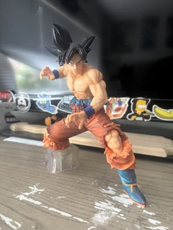 Goku Ultra Instinct Figure 