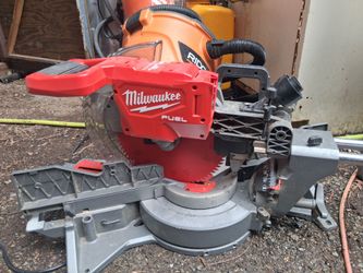 Milwaukee
M18 FUEL 18V Lithium-Ion Brushless Cordless 12 in. Dual Bevel Sliding Compound Miter Saw