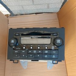 2007-2009 Honda CR-V Stereo Receiver Model 39100-SWA-A004  AM FM 6-CD Changer