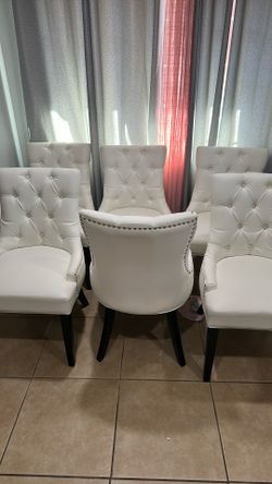 Sillas Blancas de Imitación De Piel.