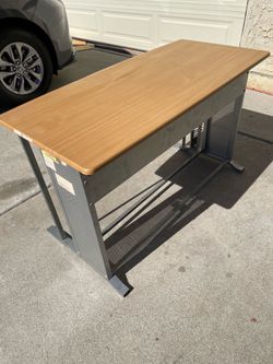 Desk/table
