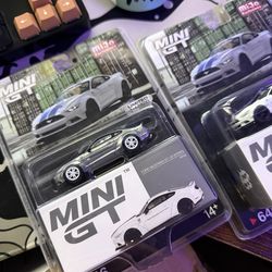 Mini GT Ford Mustang GT LB-WORKS White MGT00646 1/64 CHASE