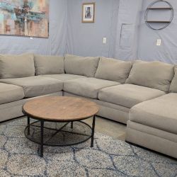 🛋️💥 Kroehler Large Sectional 💥 Free Delivery And Financing Available!