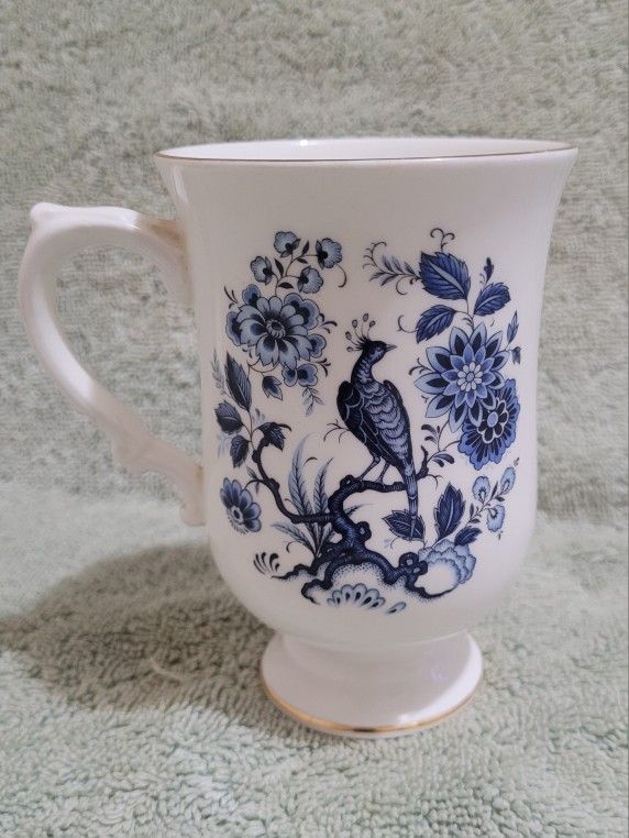 Crown Staffordshire Blue & White Peacock Mug With Gold Trim Bone China England.
