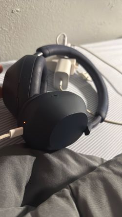 Sony xm5 headphones