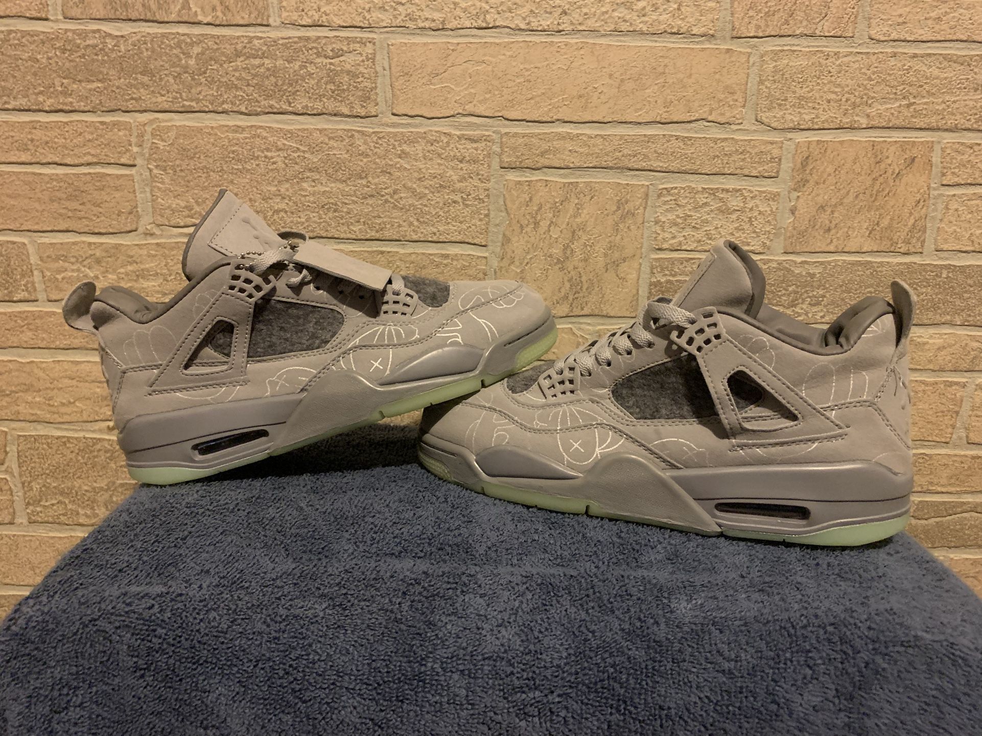 BRAND NEW Air Jordan 4 Retro Grey Size 10 US