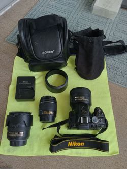 "Nikon"..D5300.. 24.2 MP CMOS Digital SLR Camera w/ Built in WiFi & GPS Body..& Lens w/ Accessories