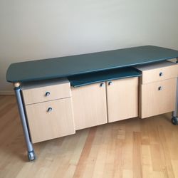 New Modern Desk With Wheels 