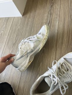 Tennis shoes Men’s US 8