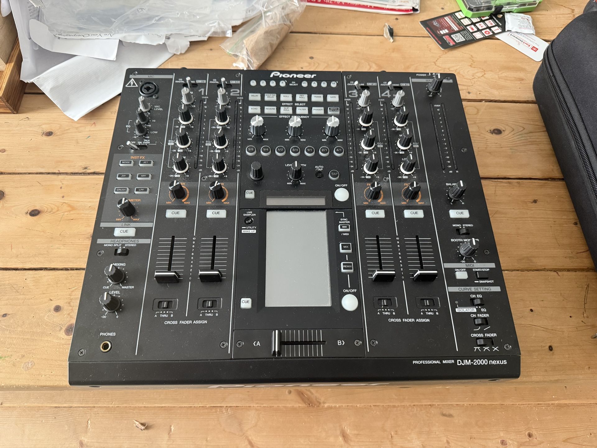 Pioneer DJM-2000 Nexus DJ Controller