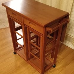 Dinette With 2 Stools