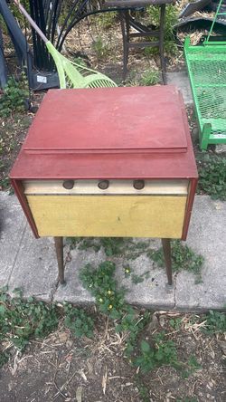 Old Emerson record player