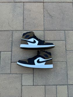 Jordan 1 Mid Olive Toe 10.5 Men / 12 Womens
