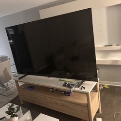 85” Samsung 4K Smart TV + Solid Wood TV Stand – Like New! (Bundle or Separate)