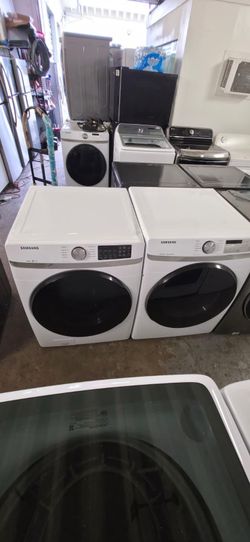 Modern Samsung Washer & Dryer Set - Smart Features & Excellent Condition