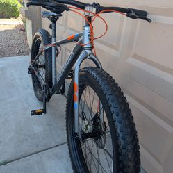 26"x4.0. NORTHROCK FAT TIRES MOUNTAIN BIKE. (M).1X7 SPEEDS ALUMINUM LIKE NEW WITH FRESHLY TUNE UP 👌🏼