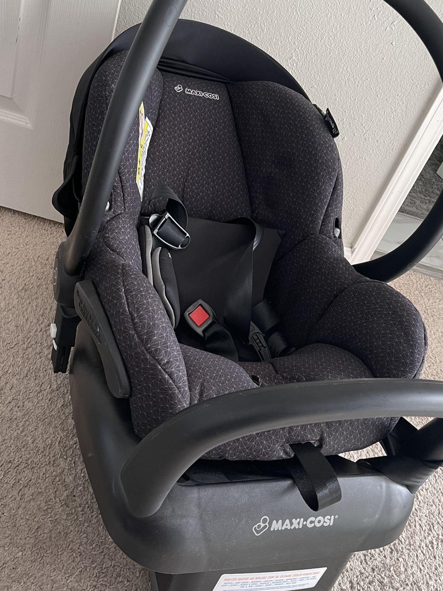 Maxi-Cosi Mico 30 Infant Car Seat With Base