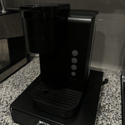 Keurig Coffee Maker & KCup Tray