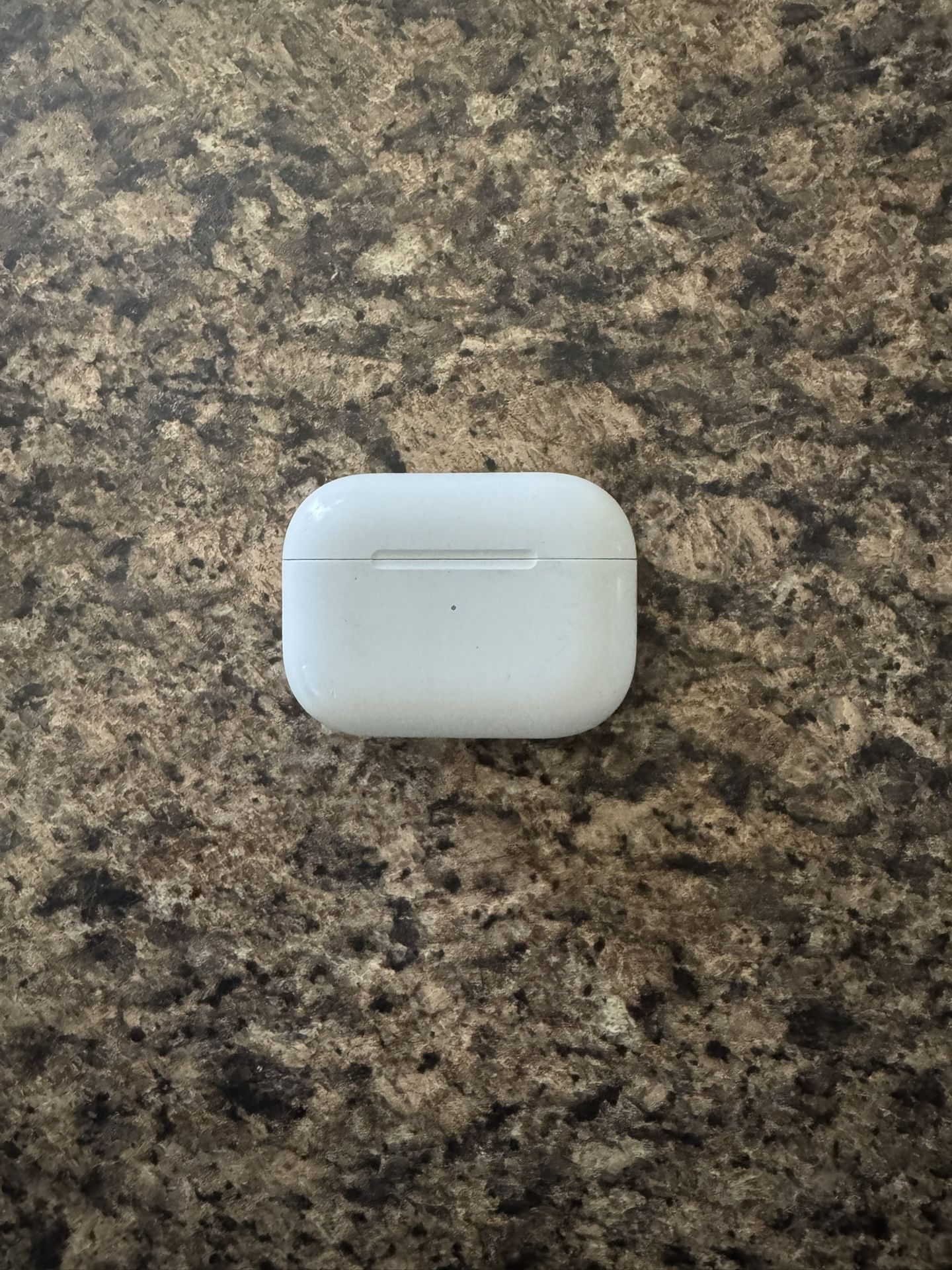 Apple AirPods Pro (Gen 1) - Slightly Damaged, Fully Functional! 🔊