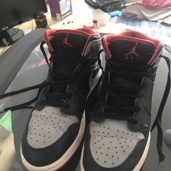 Jordan 1 Smokes With Red Outline