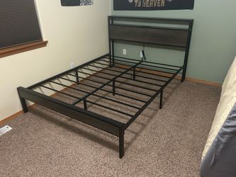 AMERLIFE Queen Size Bed Frame Industrial Platform Bed with Charging Station, 2-Tier Storage Headboard in Rustic Grey