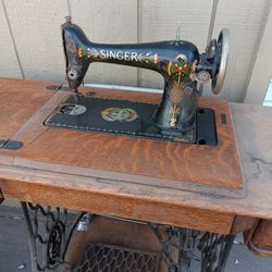 Singer Sewing Machine 