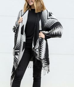 Brand New Black & Gray Geometric Fringe Kimono