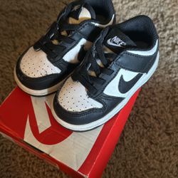 Toddler Nike Dunk Pandas Size 6c