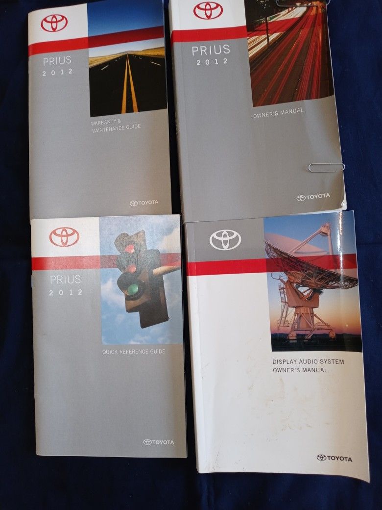 2012 Toyota Prius Owners Manual With Display Audio System Manua,Pick Reference Guide, Warranty And Maintenance