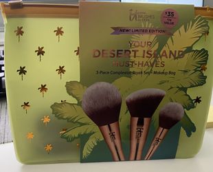 It cosmetics your desert island must haves 3 piece brush set