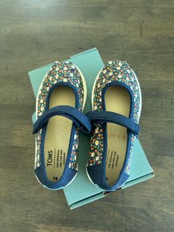 Girls Toms shoes
