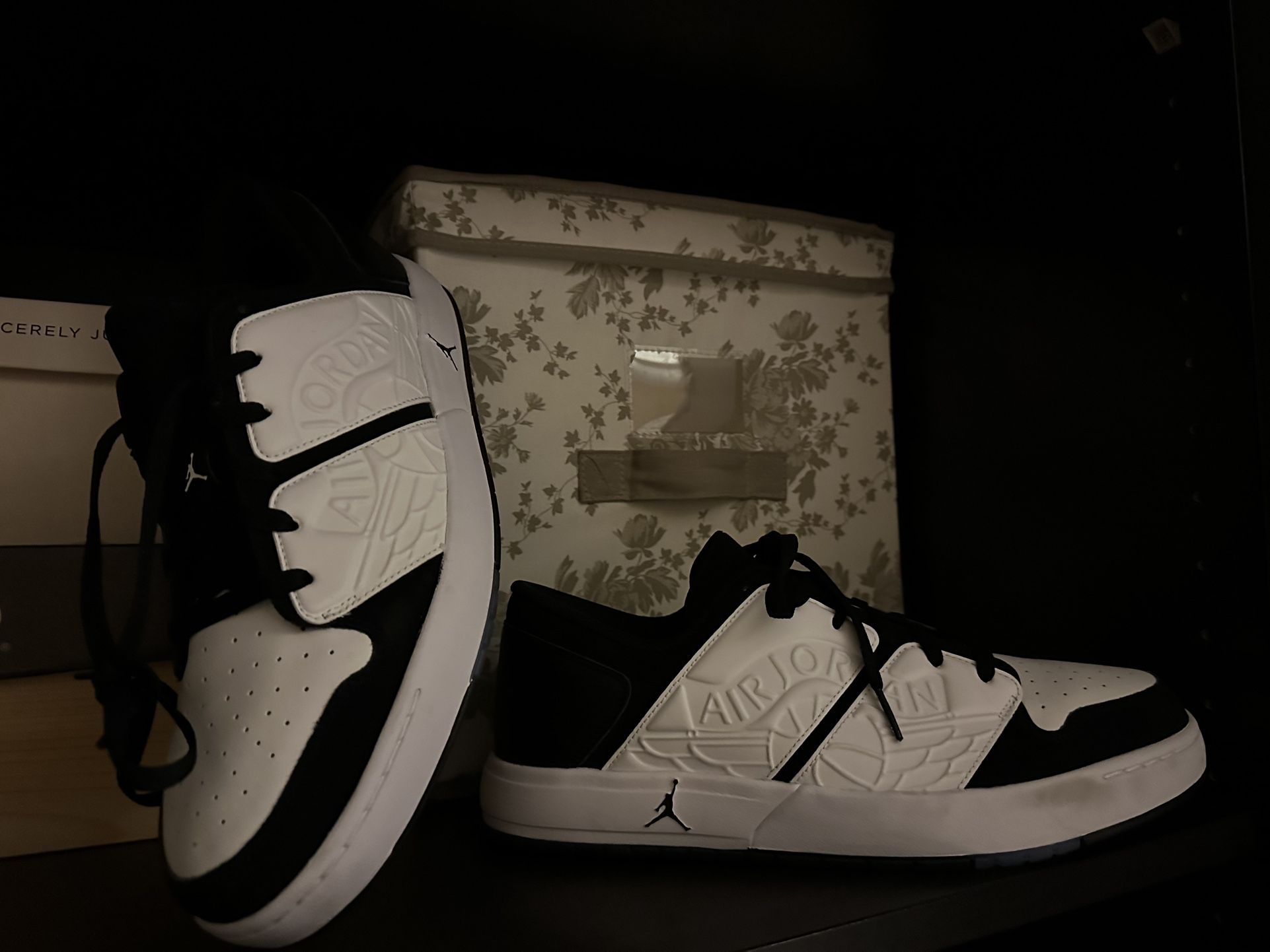 Like New Air Jordan Low White Black Men’s Shoes - 11.5