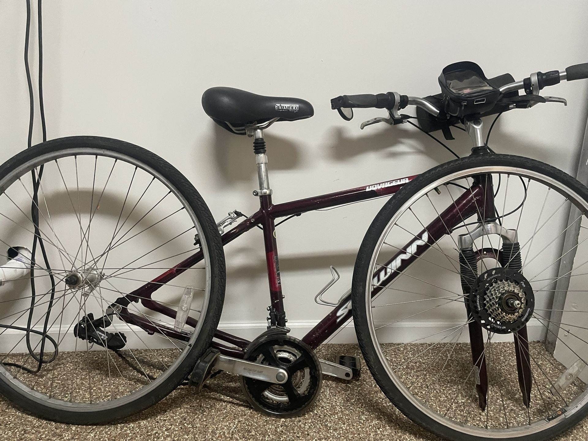 Shwinn Voyager 7 Speed Bike With Accessories