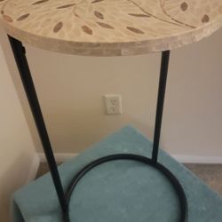 🌺  Pier One End/Side Table 