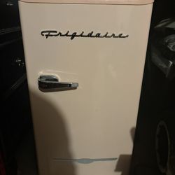 Frigidaire Retro Compact Mini Refrigerator 