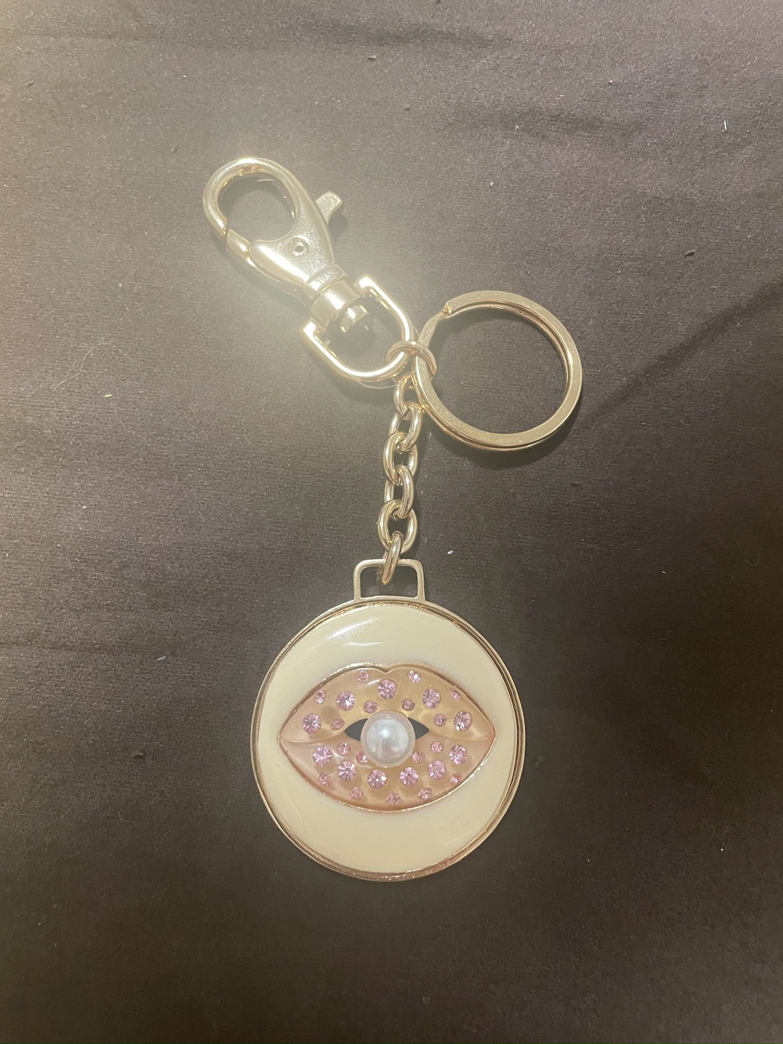 Brand New Metal Round Keychain | Pearl in Mouth Design | Gold-Plated Brass