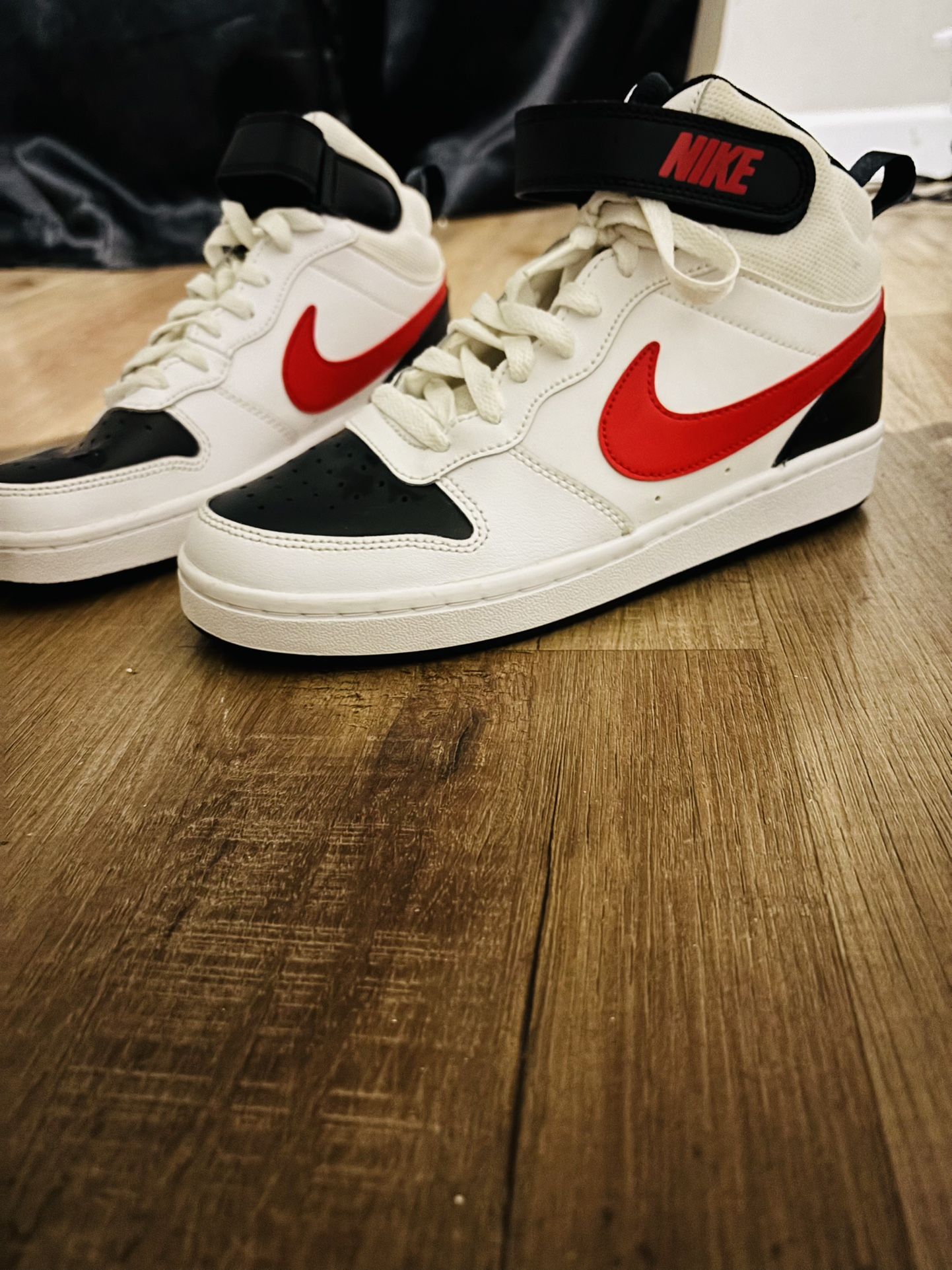 Nike Court Borough Mid 2.- Worn Once 