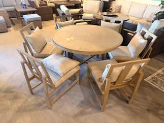 Outdoor Round Dining Table and Chair Set